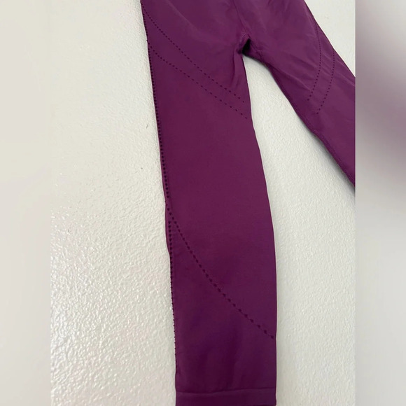 FABLETICS‎ Perforated Tights - Picture 5 of 6